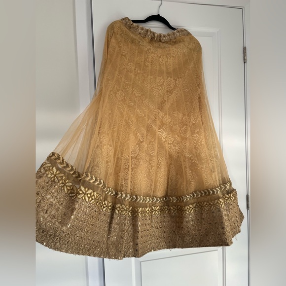 Indian traditional lengha/ sarara beautiful golden n pink combination - Picture 4 of 4